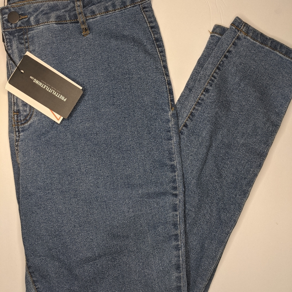 NWT prettylittlething medium wash demin jeans